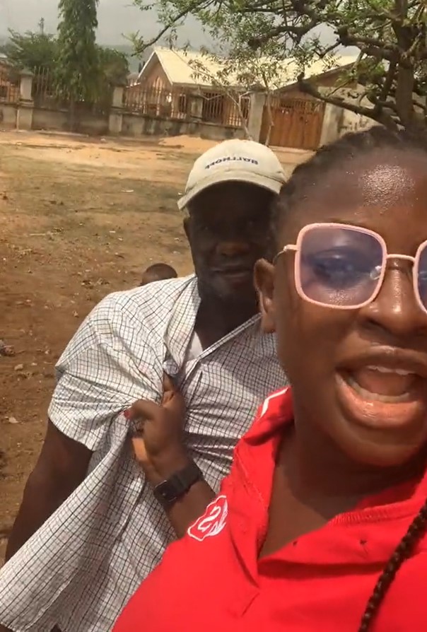 "Na Person Papa you hold like that" – Netizens react as Lady confronts NEPA Staff who came to disconnect their light when nobody was around.